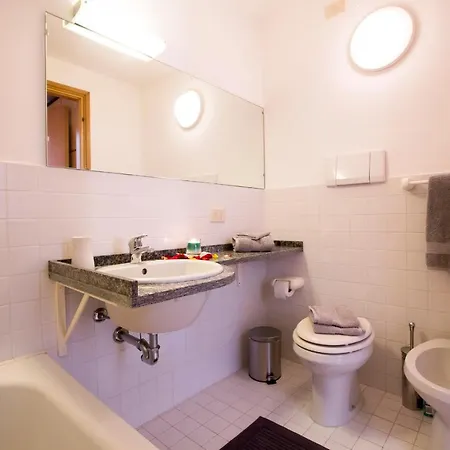 Apartman San Siro Sleeps 5 Pool *